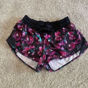 Lululemon hotty hot 2.5 shorts with tie